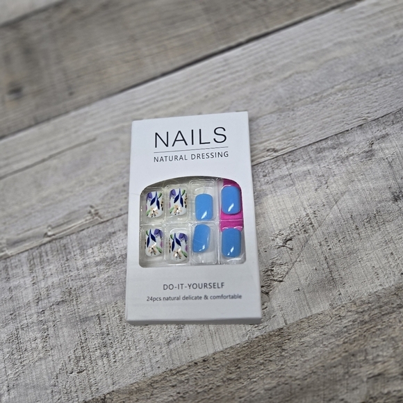 Press-on Reusable Nails in Blue Easter Floral - Picture 2 of 7